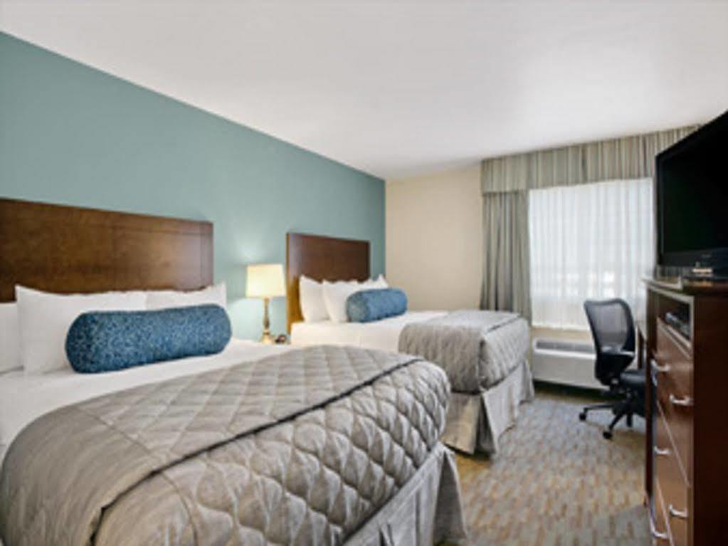Baymont By Wyndham Minot Hotel Ngoại thất bức ảnh
