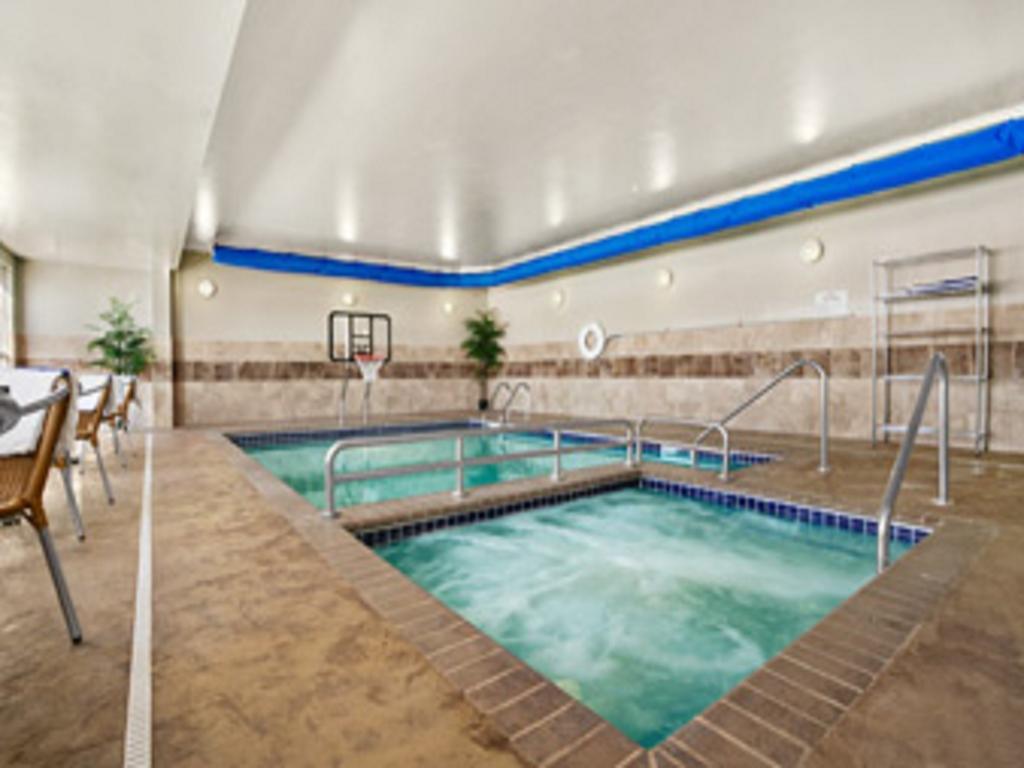 Baymont By Wyndham Minot Hotel Ngoại thất bức ảnh