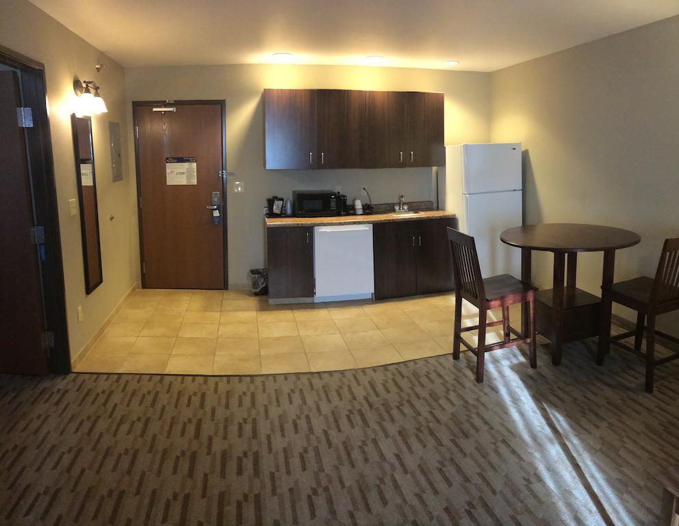 Baymont By Wyndham Minot Hotel Ngoại thất bức ảnh